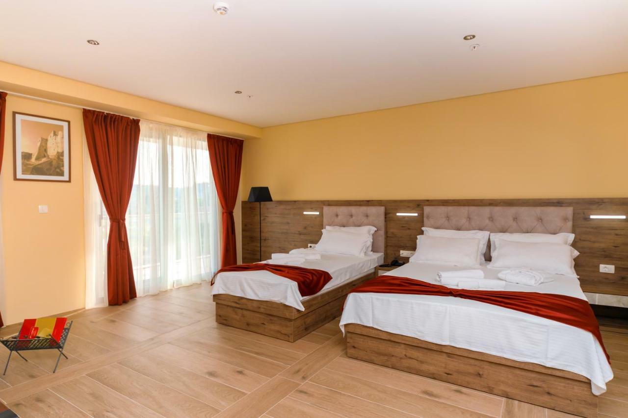 Hotel Franca Ulcinj Exteriör bild